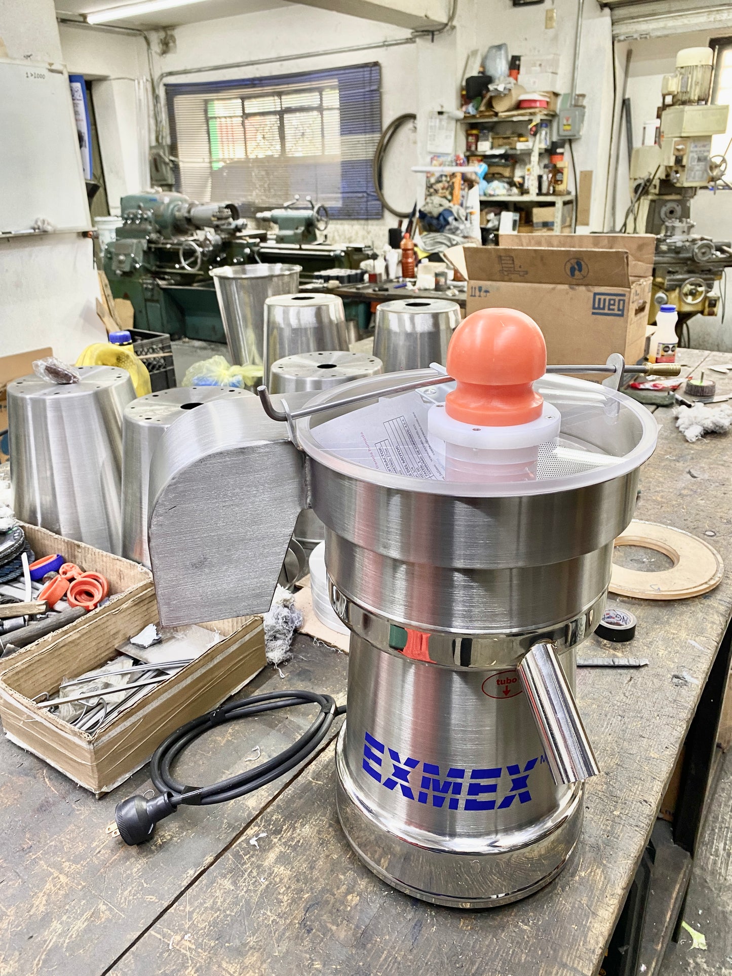 Extractor Automático de Jugos de Zanahoria y Legumbres con Expulsión Automática de Bagazo